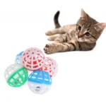 كرة بلاستك للقطط والطيور والحيوانات الاليفة